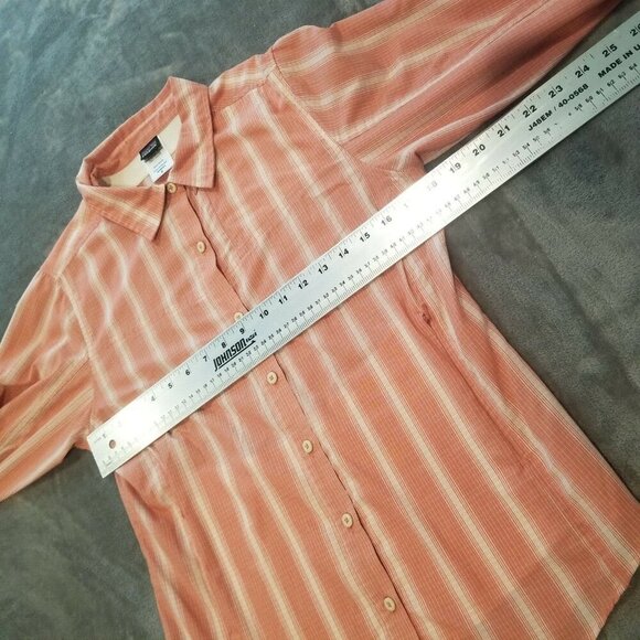 Patagonia Top Women Sz 8 Long Sleeve Button Down Shirt Lightweight Striped Peach - Picture 5 of 7